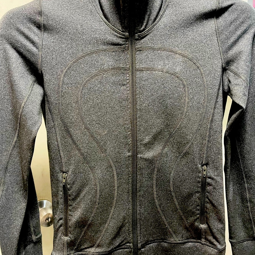 Women’s size 2 Lululemon dark gray  Define jacket in good condition